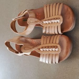 Baretraps, 9-1/2, tan